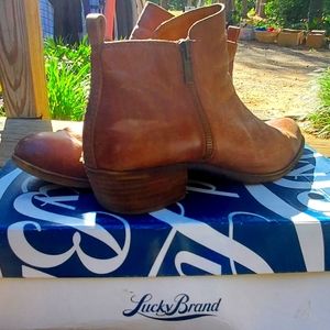 Lucky Brand size 9 brown